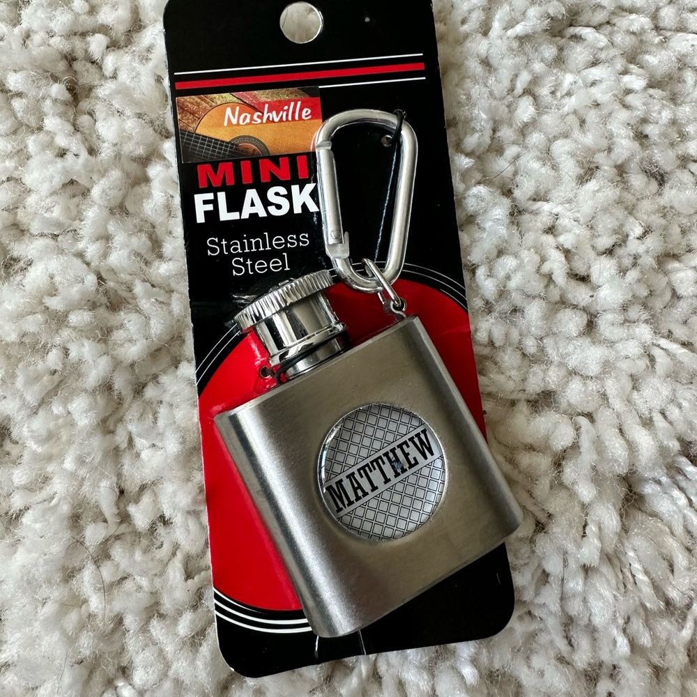 Cute brand new mini flask alcohol groom booze beer keychain set Matthew …